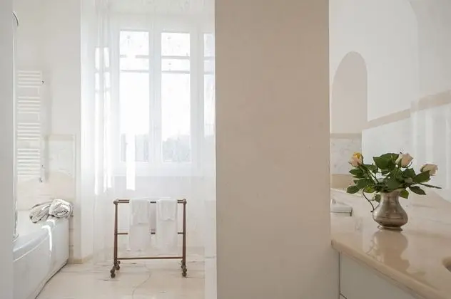 Tek Büyük Yataklı Oda (External Bathroom)