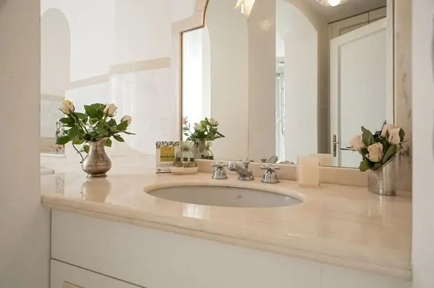 Tek Büyük Yataklı Oda (External Bathroom)