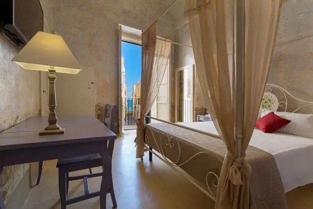 Tek Büyük Yataklı Oda, Deniz Manzaralı (Titano)