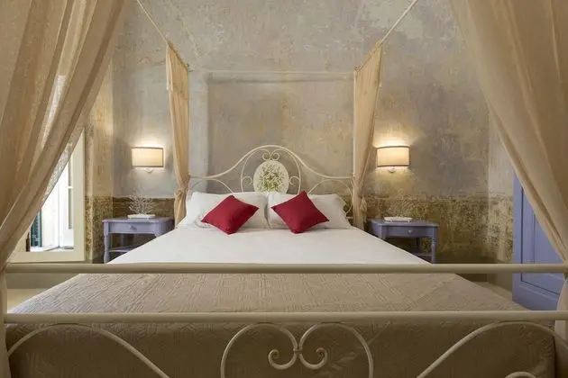 Tek Büyük Yataklı Oda, Deniz Manzaralı (Titano)