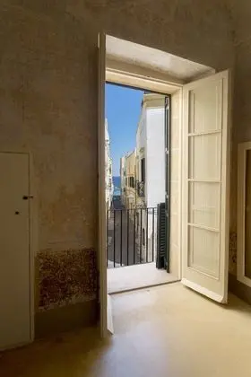 Tek Büyük Yataklı Oda, Deniz Manzaralı (Titano)