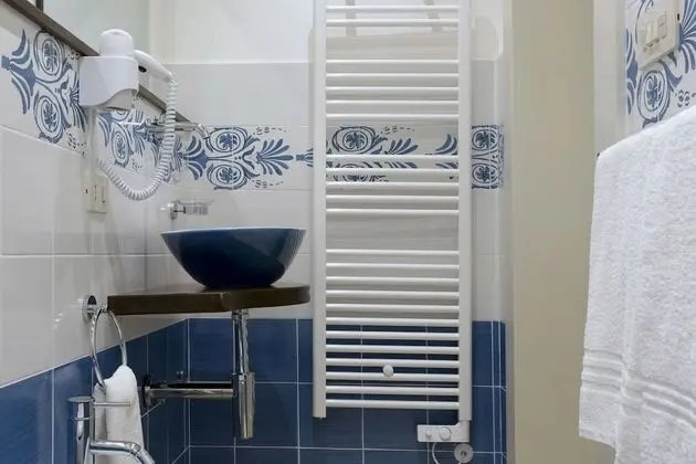 Tek Büyük Yataklı Oda, Deniz Manzaralı (Titano)