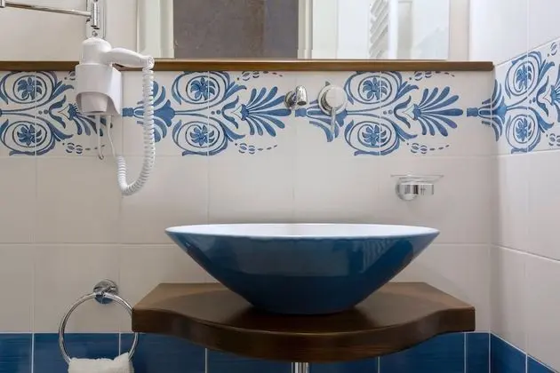 Tek Büyük Yataklı Oda, Deniz Manzaralı (Titano)