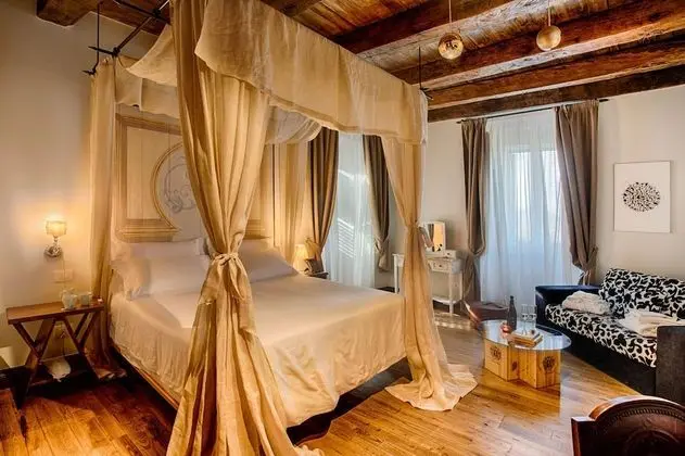 Exclusive Tek Büyük Yataklı Oda