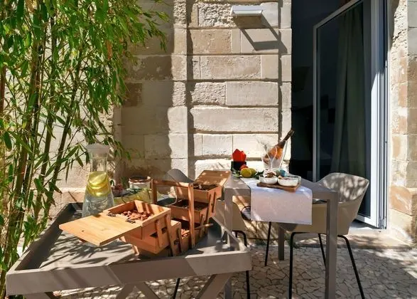 Deluxe Tek Büyük Yataklı Oda, Bahçe Manzaralı