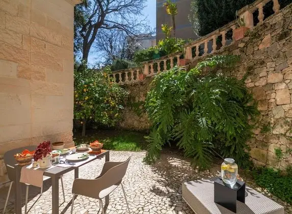 Superior Tek Büyük Yataklı Oda, Bahçe Manzaralı