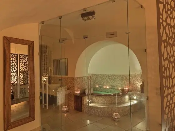 Deluxe Tek Büyük Yataklı Oda (with Hot Tub Extra Large)