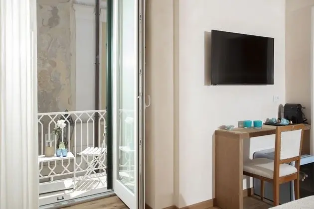 Deluxe Tek Büyük Yataklı Oda, Balkon, Kısmi Deniz Manzaralı (Trabucco)