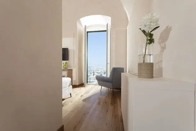 Deluxe Tek Büyük Yataklı Oda, Balkon, Liman Manzaralı (Sant'Antuono)