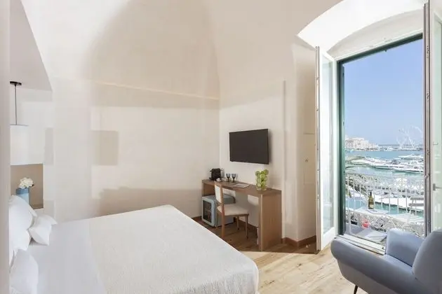 Deluxe Tek Büyük Yataklı Oda, Balkon, Liman Manzaralı (Sant'Antuono)