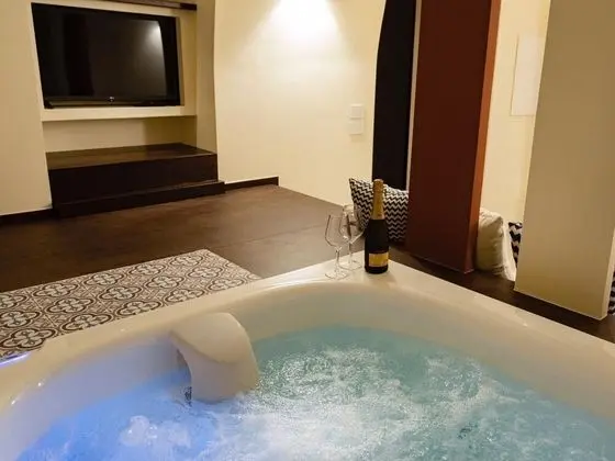 Luxury Süit, Jakuzi