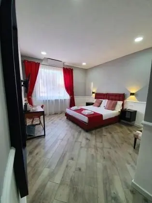 Üç Kişilik Oda (Camera 1)