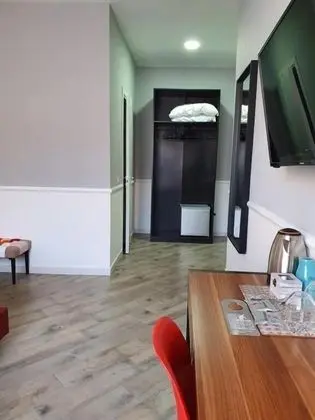 Üç Kişilik Oda (Camera 1)