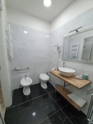 Üç Kişilik Oda (Camera 1)