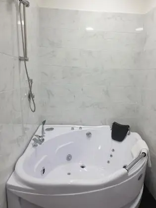 Üç Kişilik Oda (Camera 1)