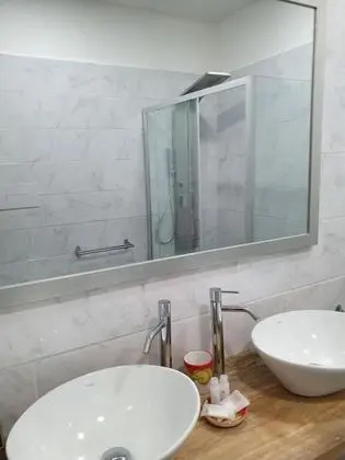 Üç Kişilik Oda (Camera 1)