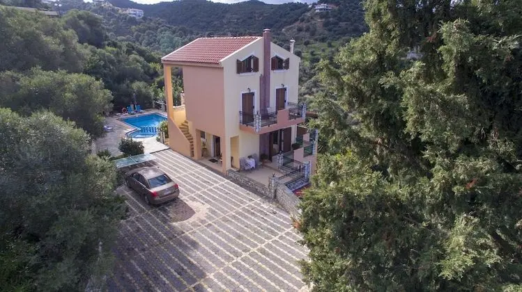 Villa, 4 Yatak Odası, Şömine