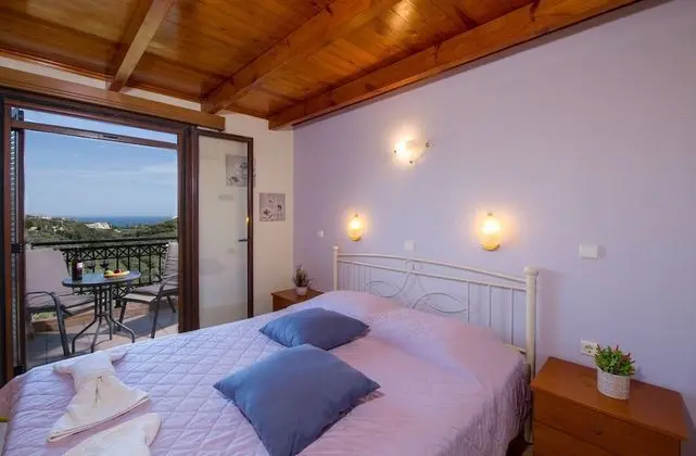 Family Villa, 4 Yatak Odası, Kişiye Özel Havuzlu (Dimosthenis)