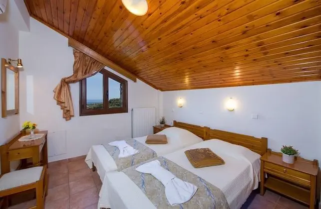 Family Villa, 4 Yatak Odası, Kişiye Özel Havuzlu (Dimosthenis)