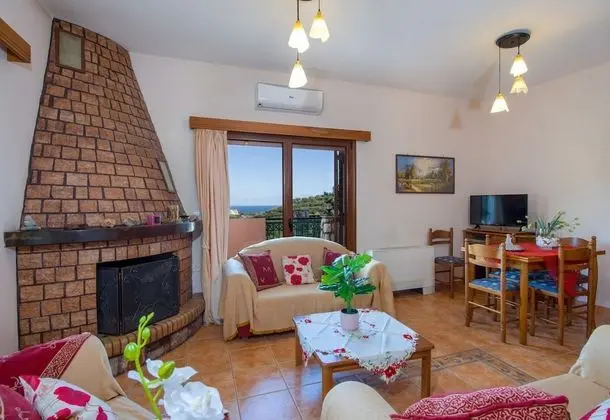 Family Villa, 4 Yatak Odası, Kişiye Özel Havuzlu (Dimosthenis)