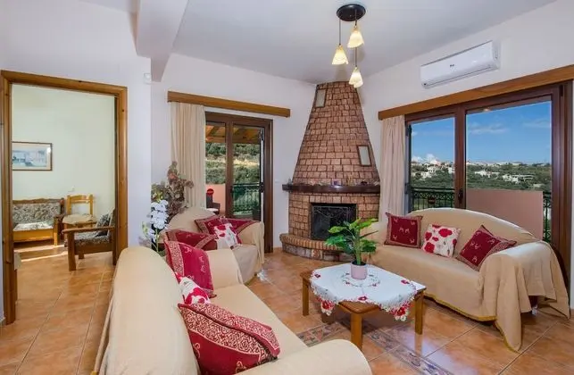 Family Villa, 4 Yatak Odası, Kişiye Özel Havuzlu (Dimosthenis)