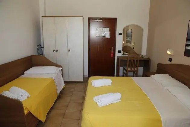 Üç Kişilik Oda