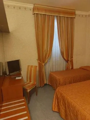 Üç Kişilik Oda