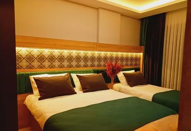 Deluxe Suit Room