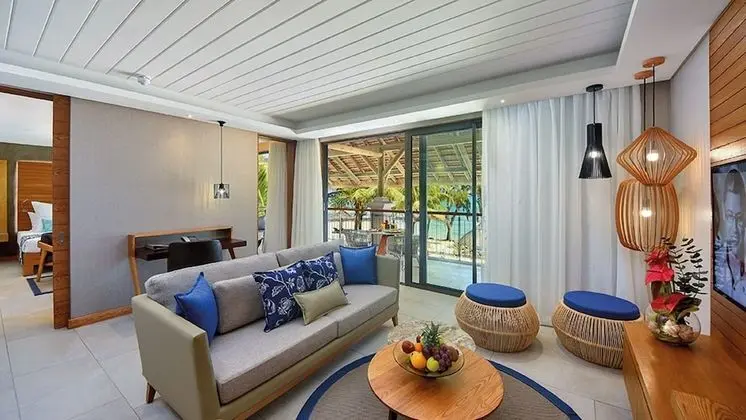 Paradis Beachfront (Honeymooners Only)