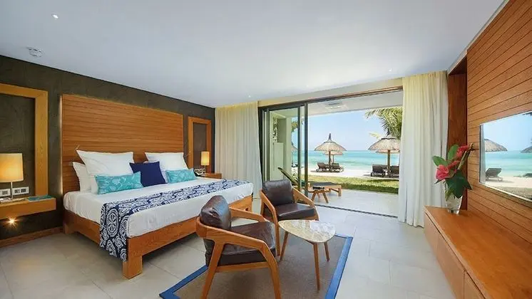 Paradis Beachfront (Honeymooners Only)