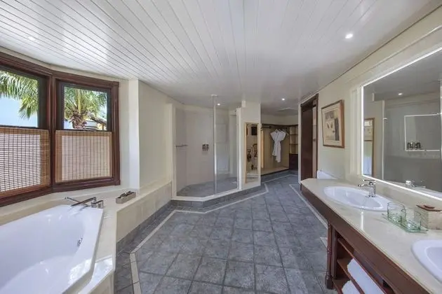 Senior Suite (Honeymooners only)