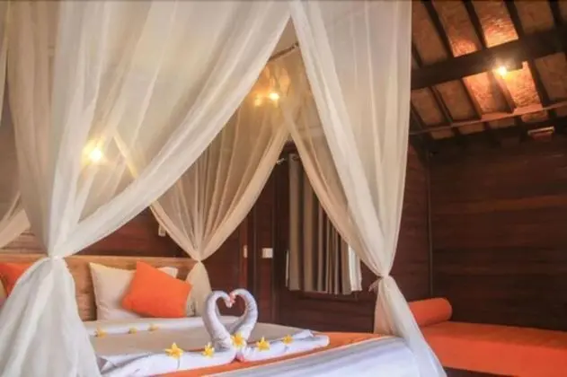 Bungalow with Breakfast