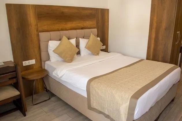 Superior Tek Büyük Yataklı Oda, 1 Çift Kişilik Yatak, Balkon/Veranda, Kısmi Deniz Manzaralı