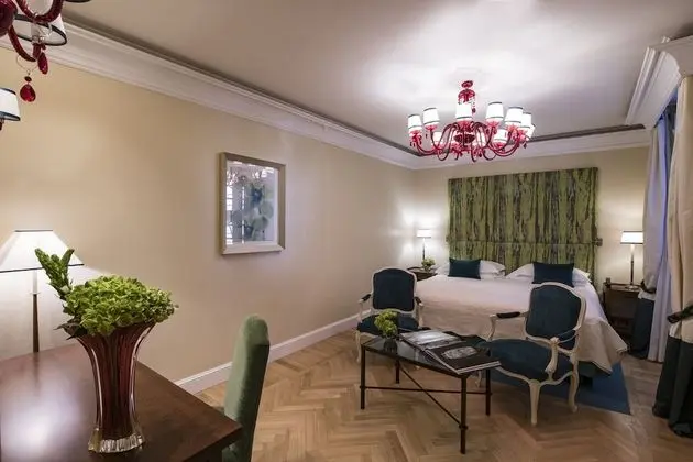 Deluxe Tek Büyük Yataklı Oda
