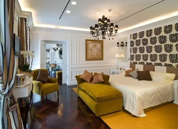 Executive Suite (Suite Temptation)