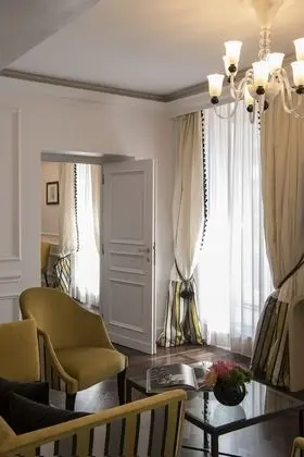 Executive Suite (Suite Temptation)