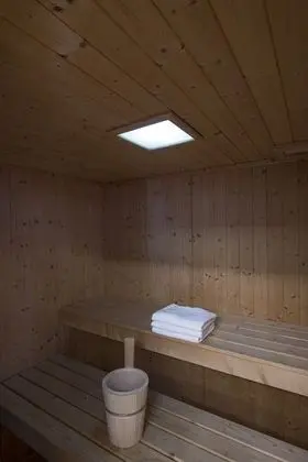 Executive Suite (Suite Temptation)