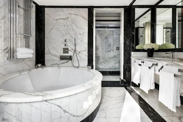 Executive Suite (Suite Temptation)