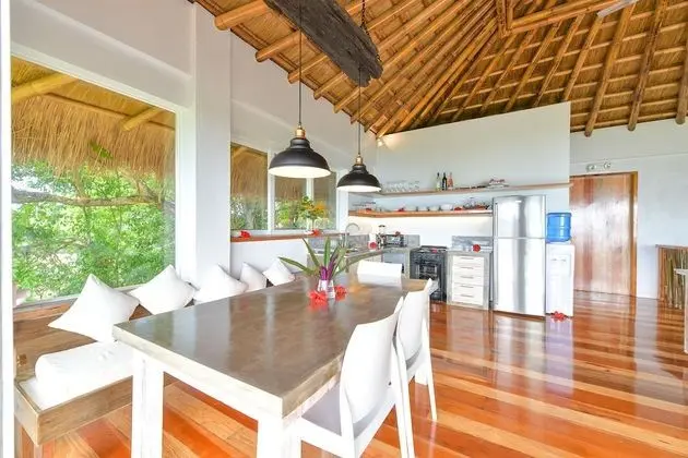 Villa (Sea)
