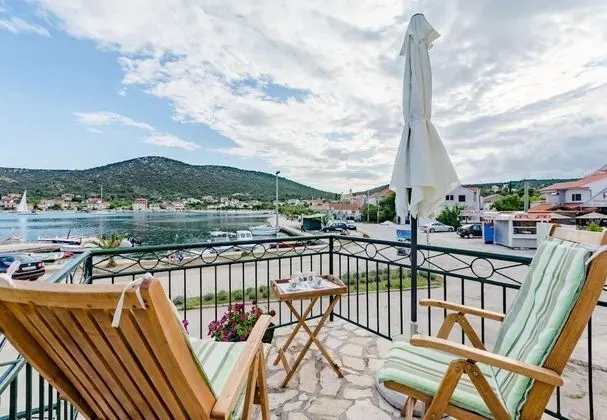 Ev (Dinko - 20 m from sea - H(4+1))
