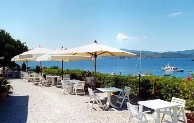 Büyük Yataklı Tek Kişilik Oda