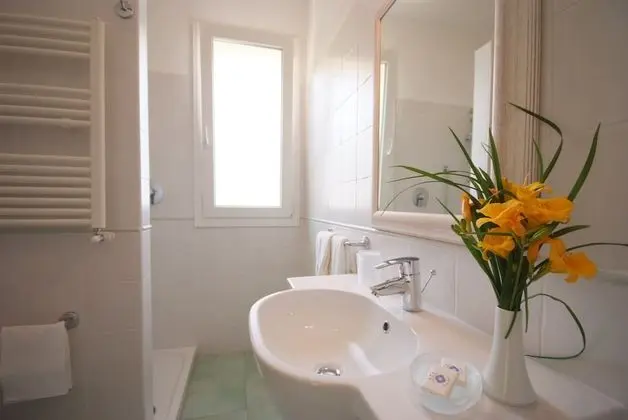 Büyük Yataklı Tek Kişilik Oda