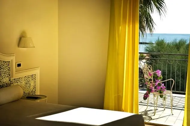 Comfort Tek Büyük veya İki Ayrı Yataklı Oda