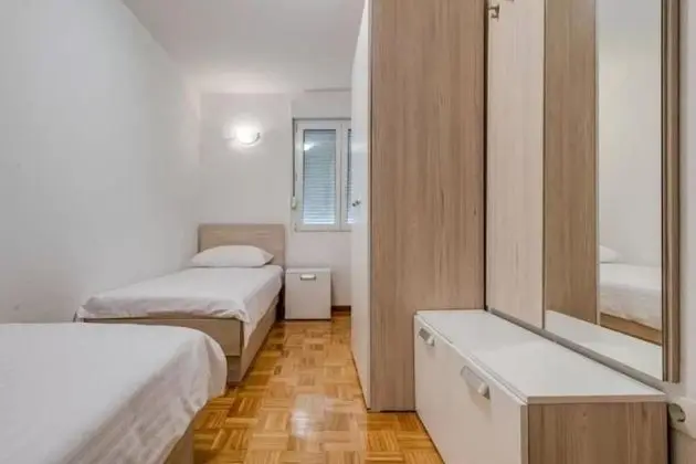 Apart Daire (Dino - spacious near city centre - A1)