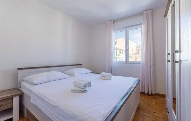 Apart Daire (Dino - spacious near city centre - A1)