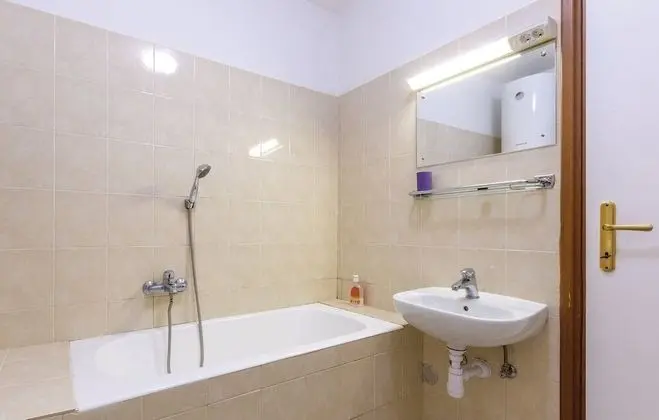 Apart Daire (Dino - spacious near city centre - A1)