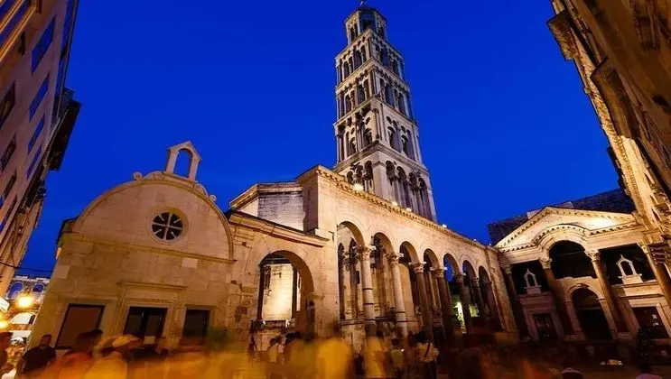 Apart Daire (Dino - spacious near city centre - A1)