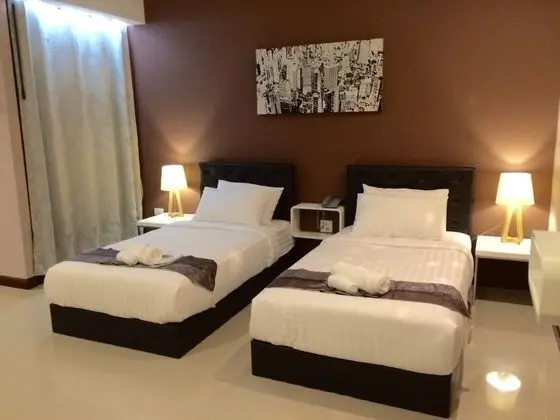 Gold Room, Twin