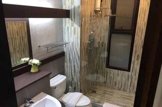 Gold Room, Twin