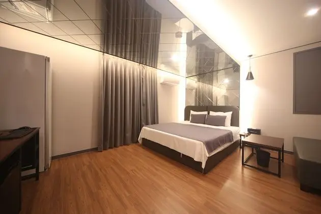 Deluxe Tek Büyük Yataklı Oda